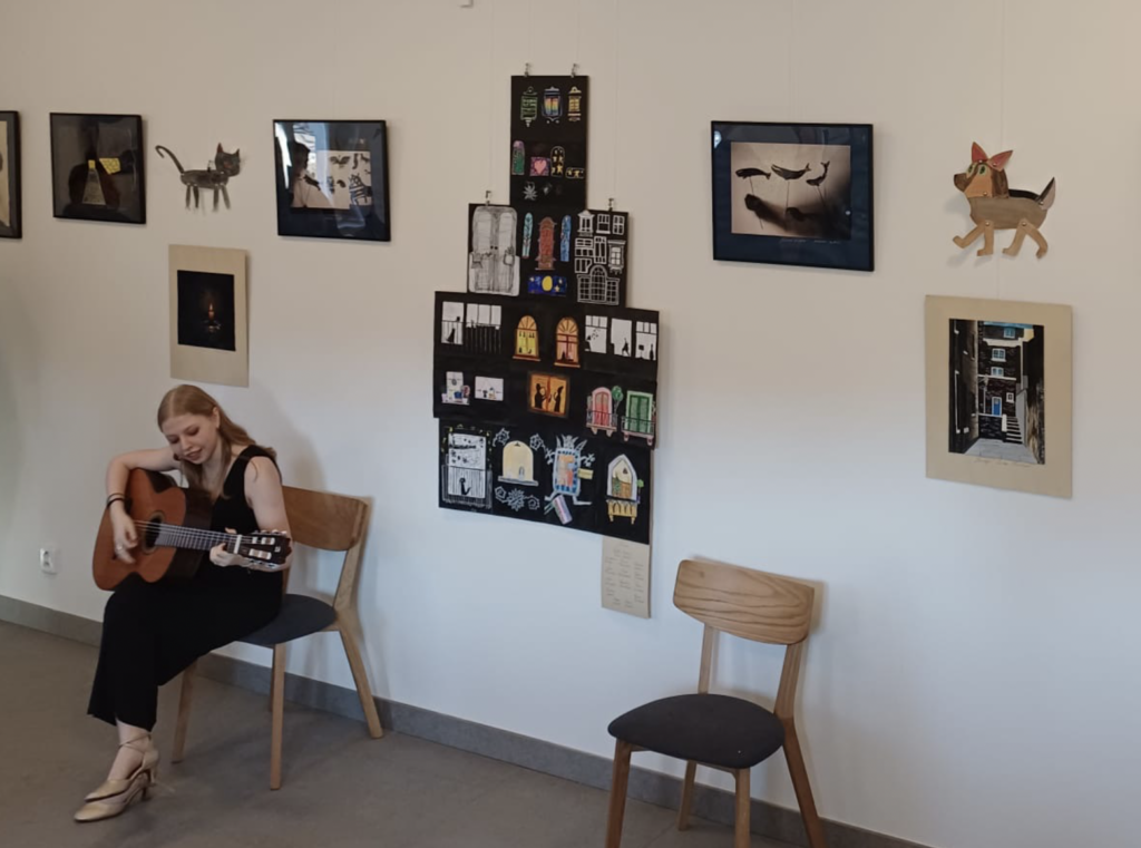 Stará hasičárna ožila uměním. Galerie u Botiče hostí výstavu žáků ZUŠ